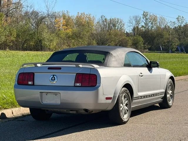 Used 2005 Ford Mustang Premium RWD image 20
