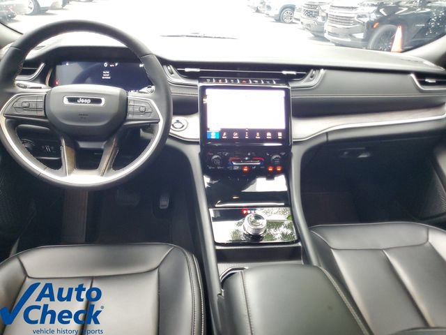 Used 2025 Jeep Grand Cherokee Limited RWD image 15