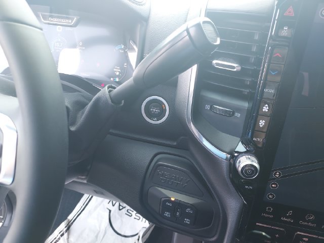 Used 2025 RAM 2500 Laramie AWD/4WD image 26