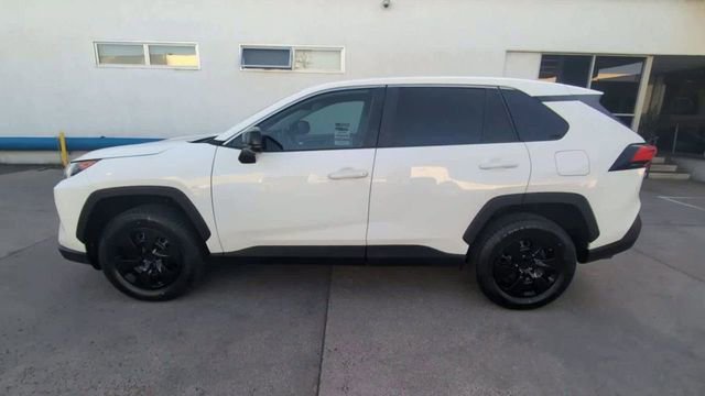 Used 2022 Toyota RAV4 LE AWD/4WD image 5