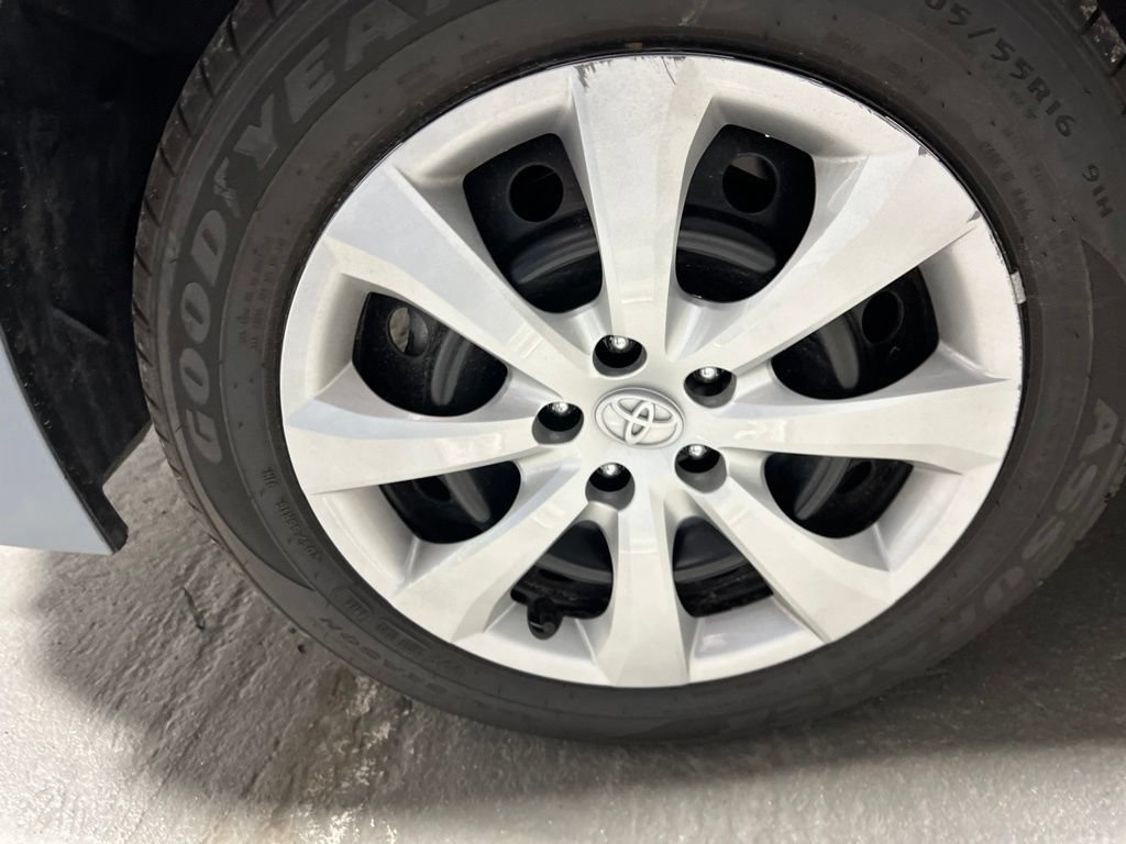 Used 2025 Toyota Corolla LE w/ Convenience Package FWD image 38