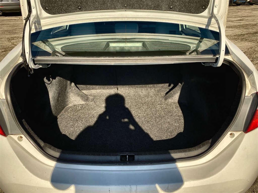Used 2014 Toyota Corolla LE image 19