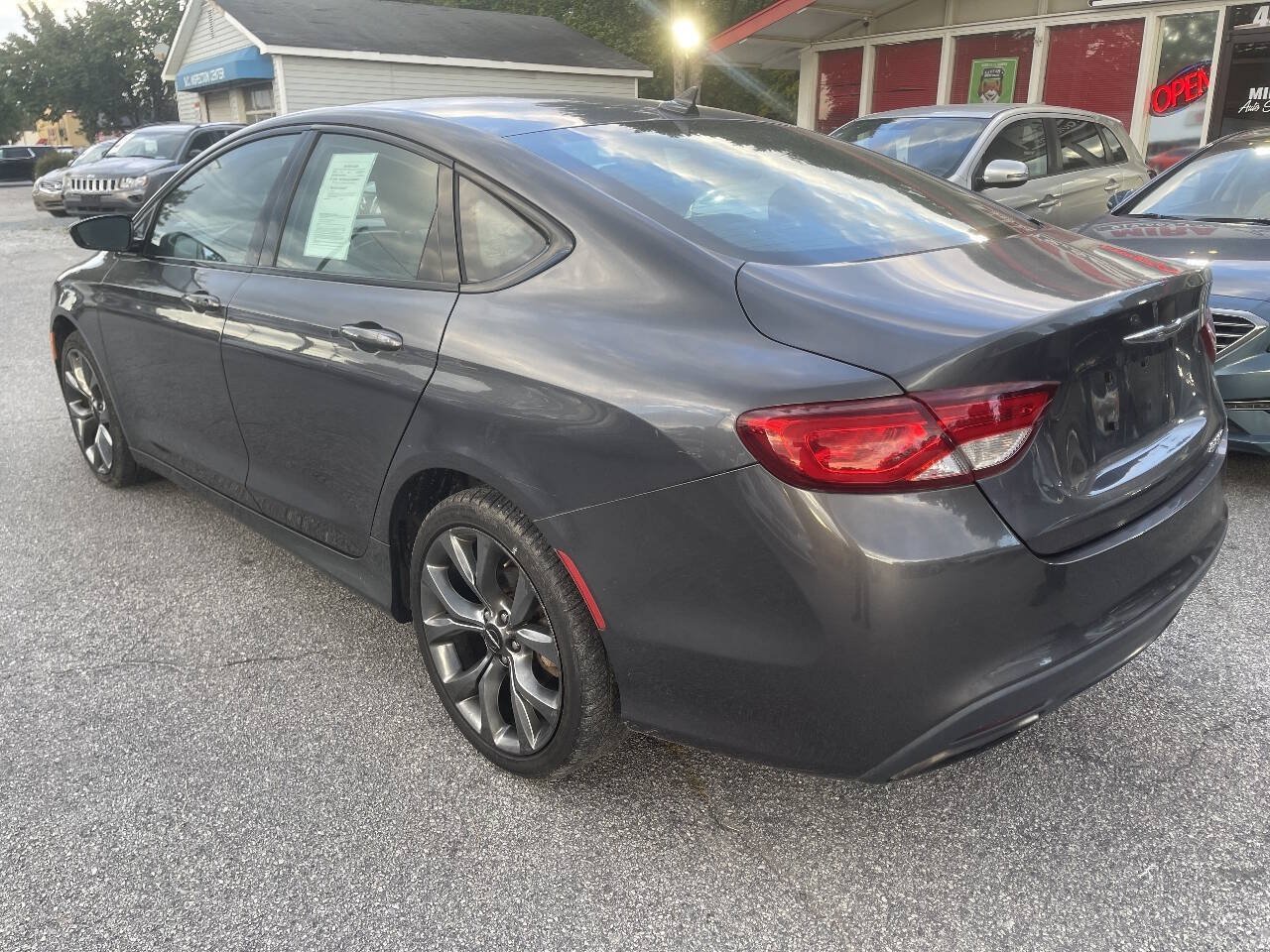 Used 2016 Chrysler 200 S w/ Comfort Group FWD image 5