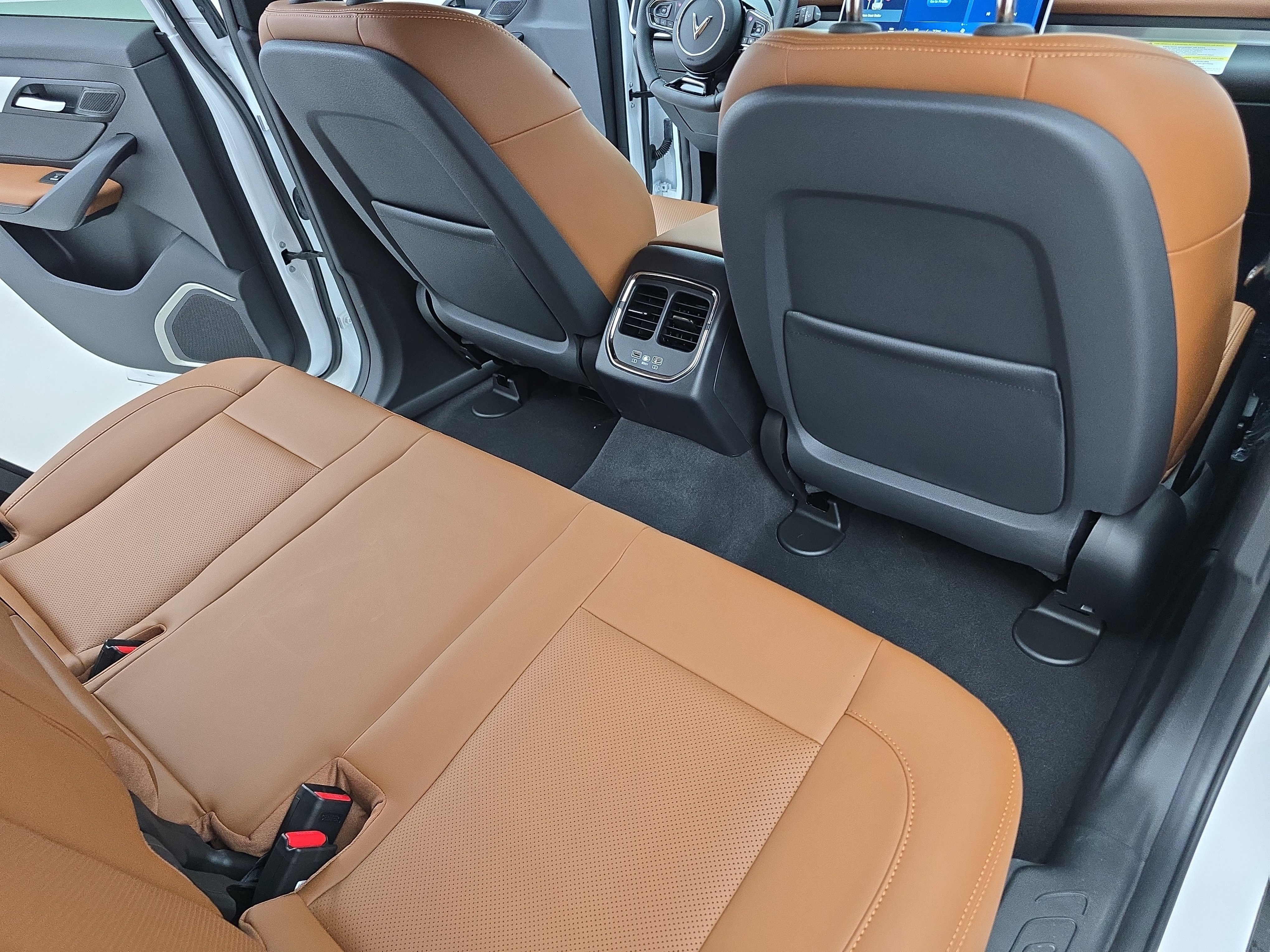 New 2025 VinFast VF 8 Plus image 11