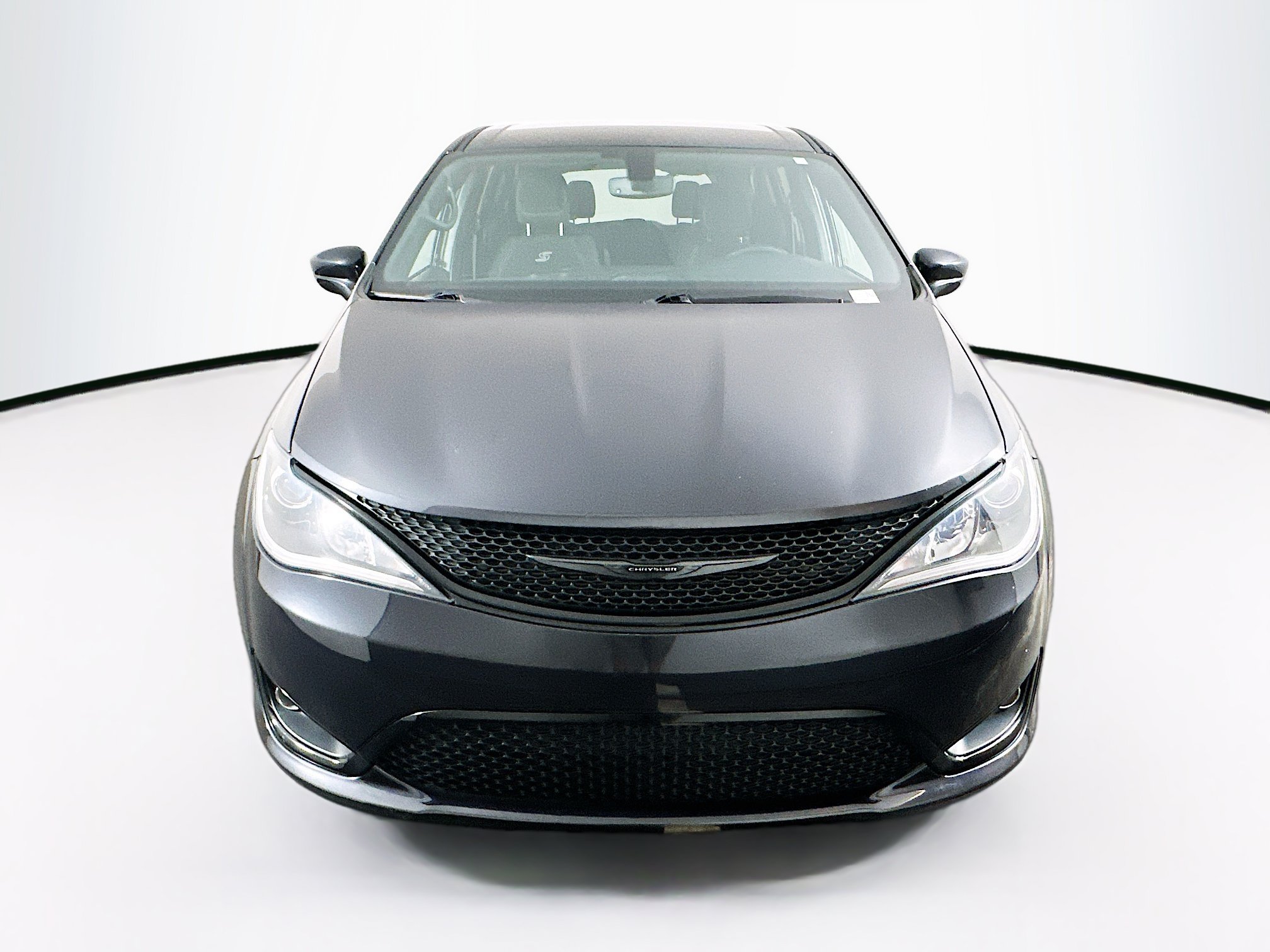 Used 2020 Chrysler Pacifica Touring w/ S Appearance Package FWD image 2
