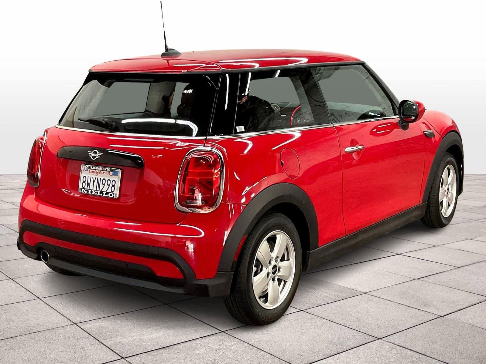 Used 2022 MINI Cooper 2-Door Hardtop image 14
