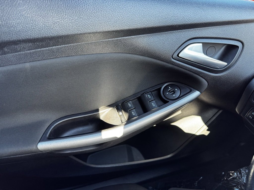 Used 2014 Ford Focus SE w/ Equipment Group 201A image 25