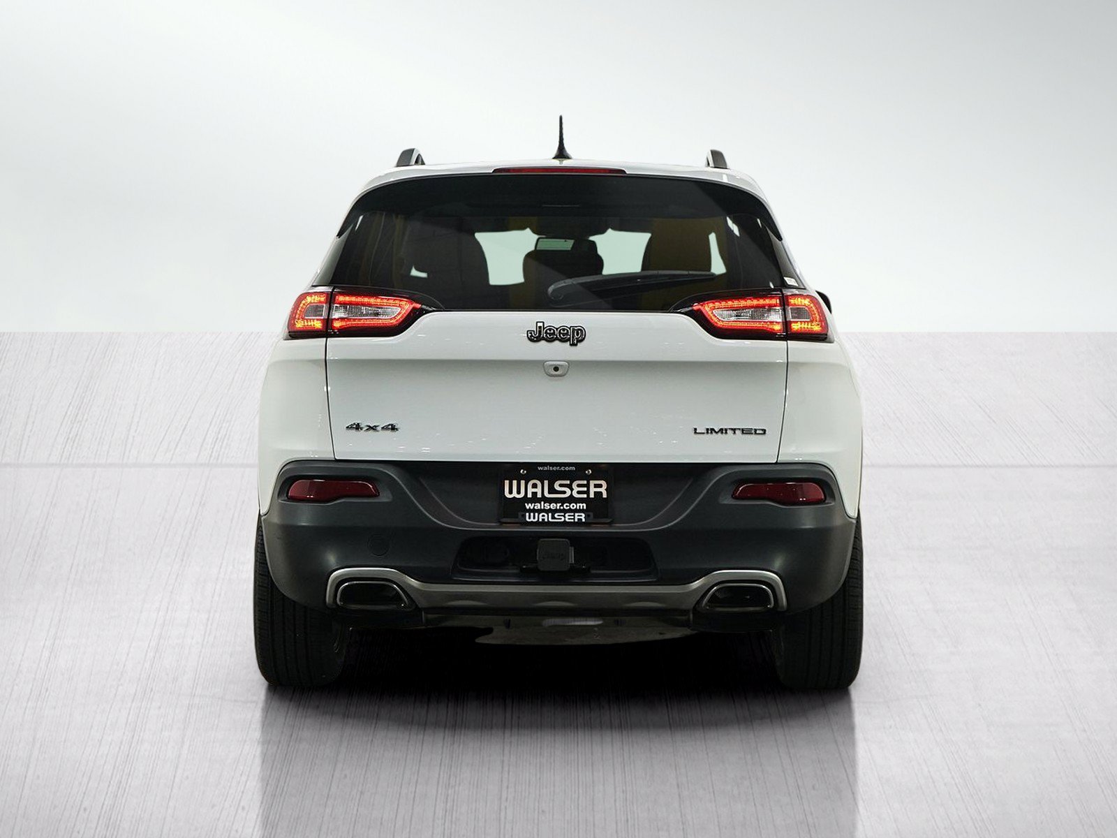 Used 2015 Jeep Cherokee Limited w/ Luxury Group AWD/4WD image 4