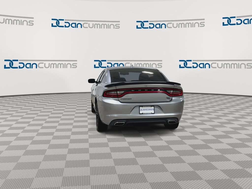 Used 2018 Dodge Charger R/T w/ Blacktop Package RWD image 8