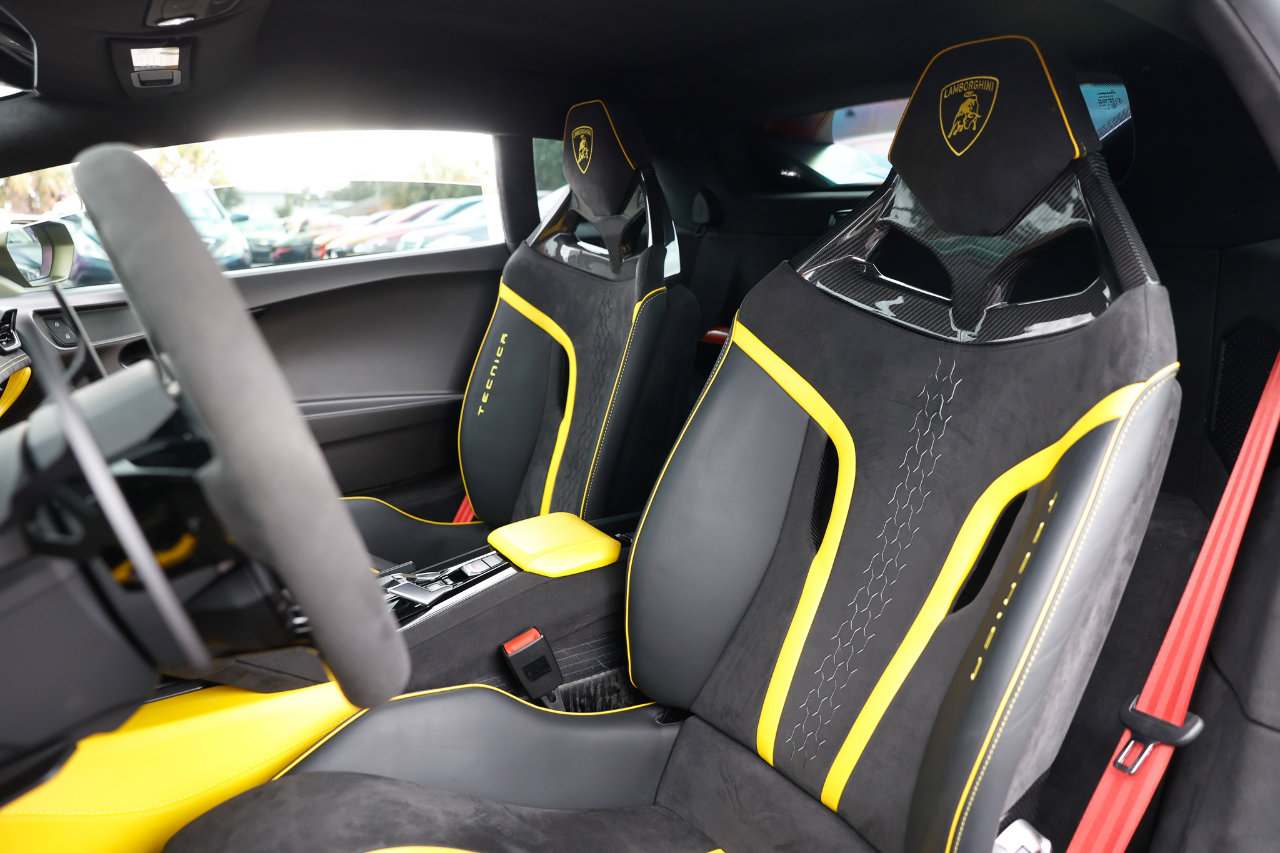 Used 2023 Lamborghini Huracan Tecnica image 8
