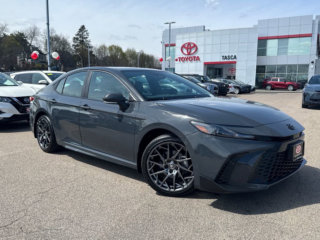 Used 2025 Toyota Camry SE w/ Convenience Package image 1
