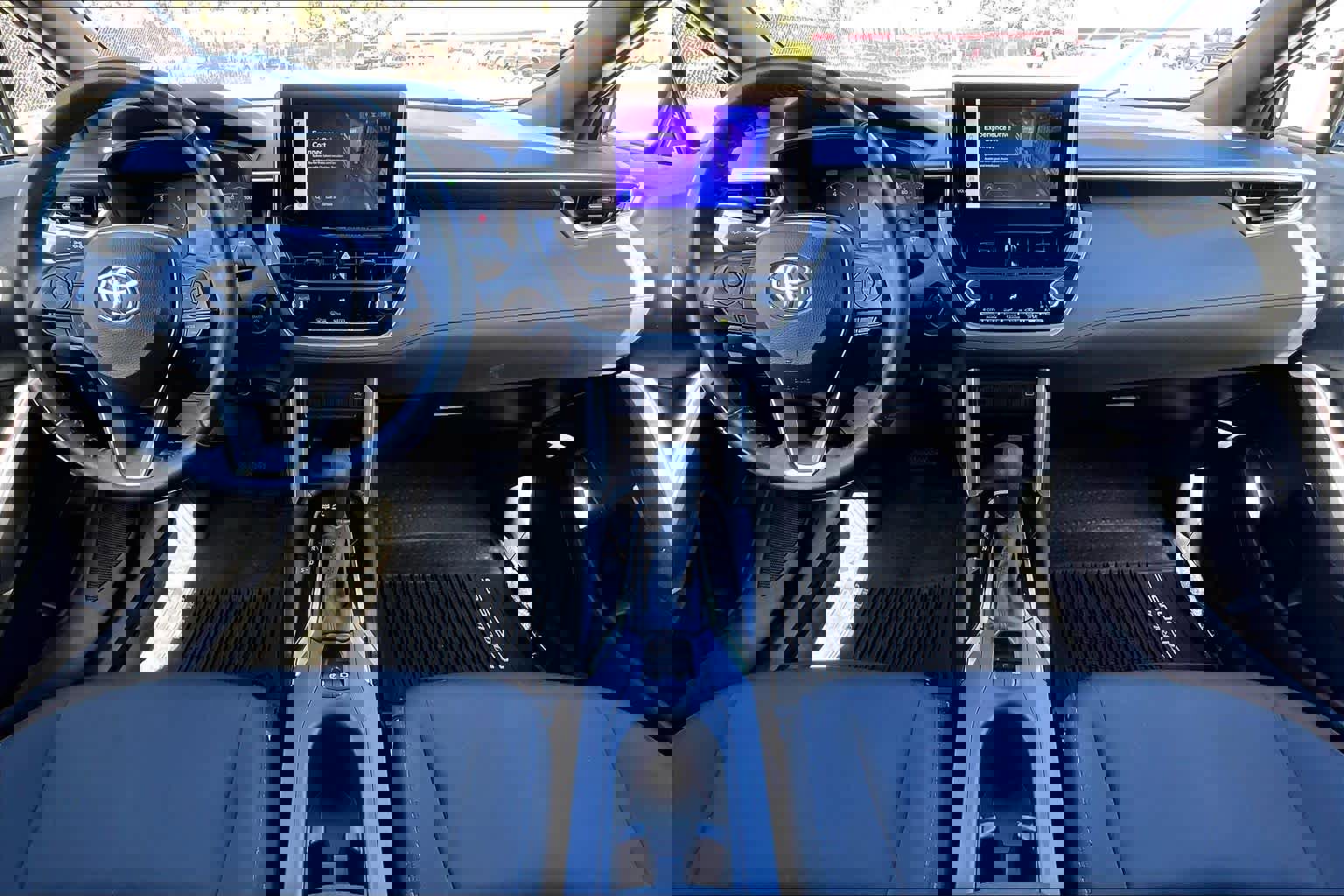 Used 2024 Toyota Corolla Cross SE image 16