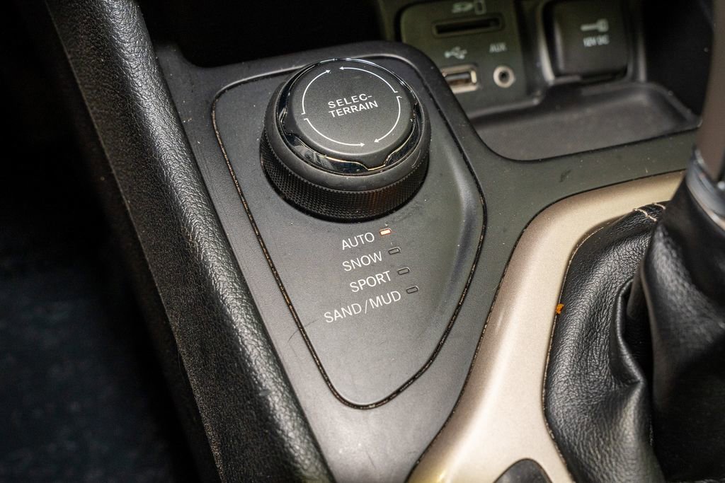 Used 2016 Jeep Cherokee Limited image 15