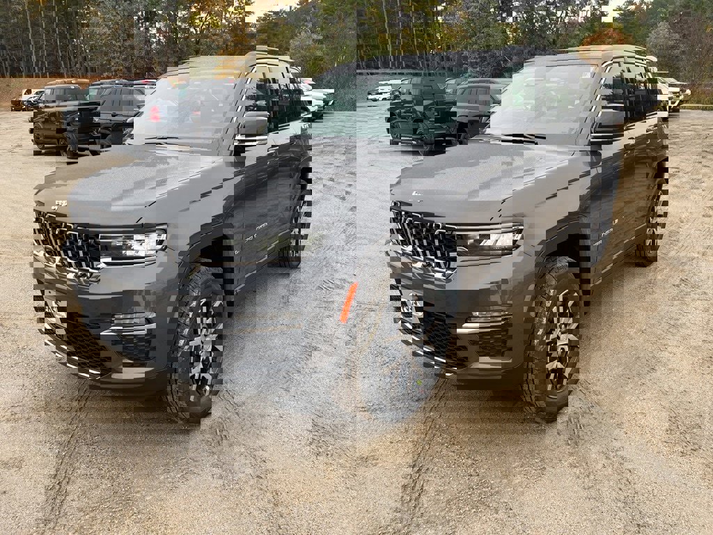 New 2025 Jeep Grand Cherokee Limited image 3