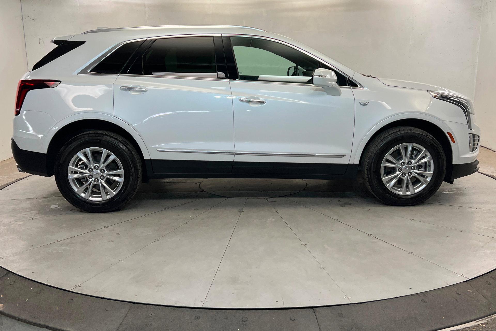 New 2025 Cadillac XT5 Luxury FWD image 7