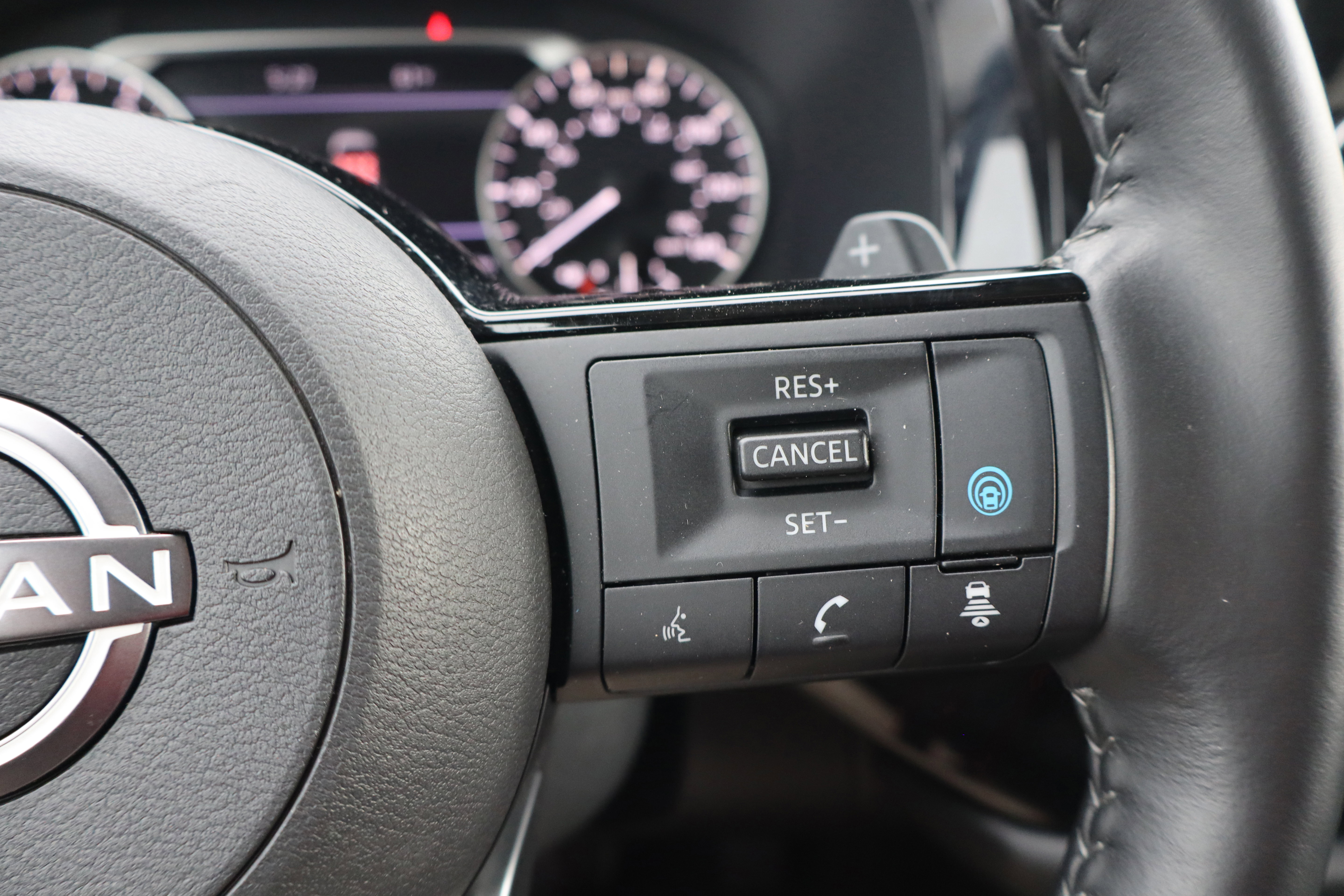 Used 2023 Nissan Pathfinder SL AWD/4WD image 19