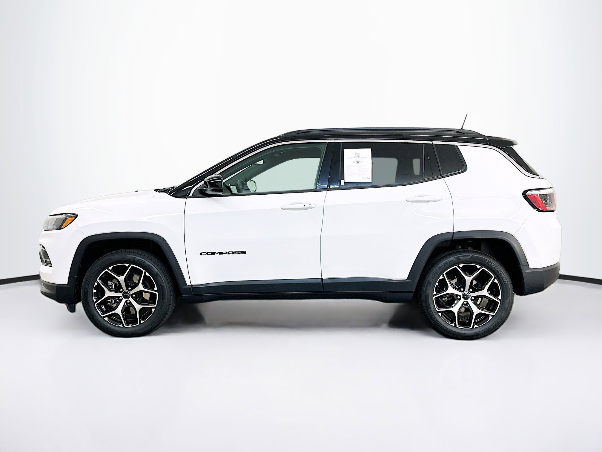 Used 2025 Jeep Compass Limited image 4