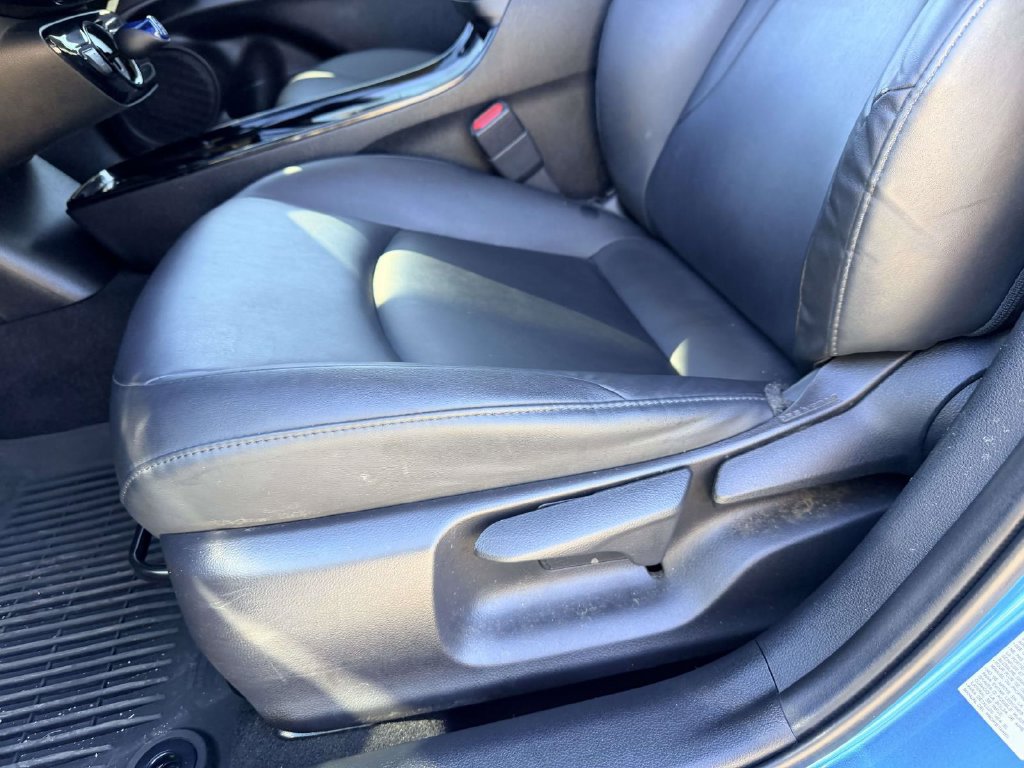 Used 2022 Toyota Prius XLE AWD/4WD image 18