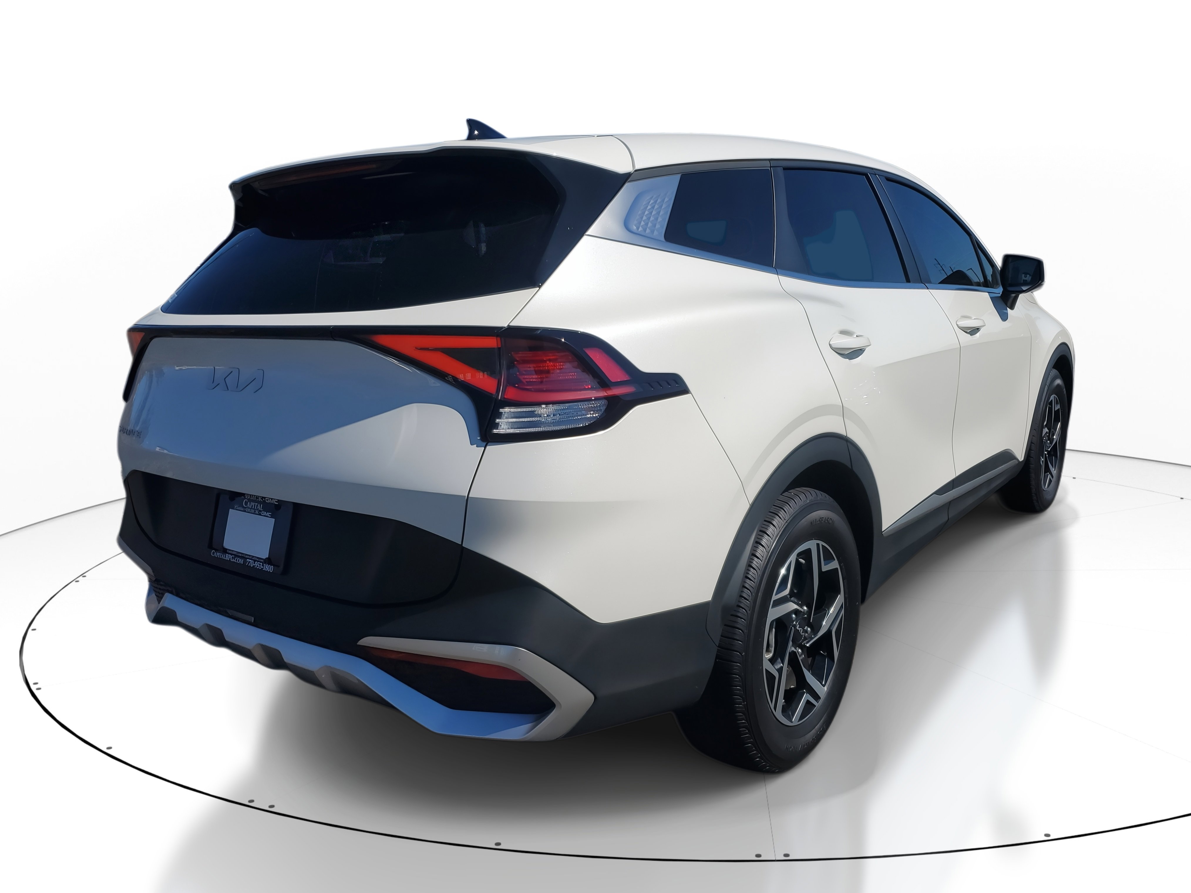 Used 2023 Kia Sportage LX image 3