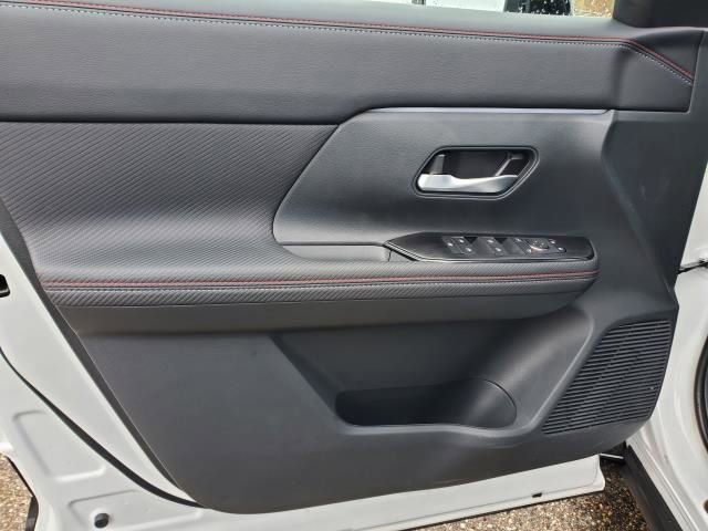 New 2026 Nissan Kicks SR image 18