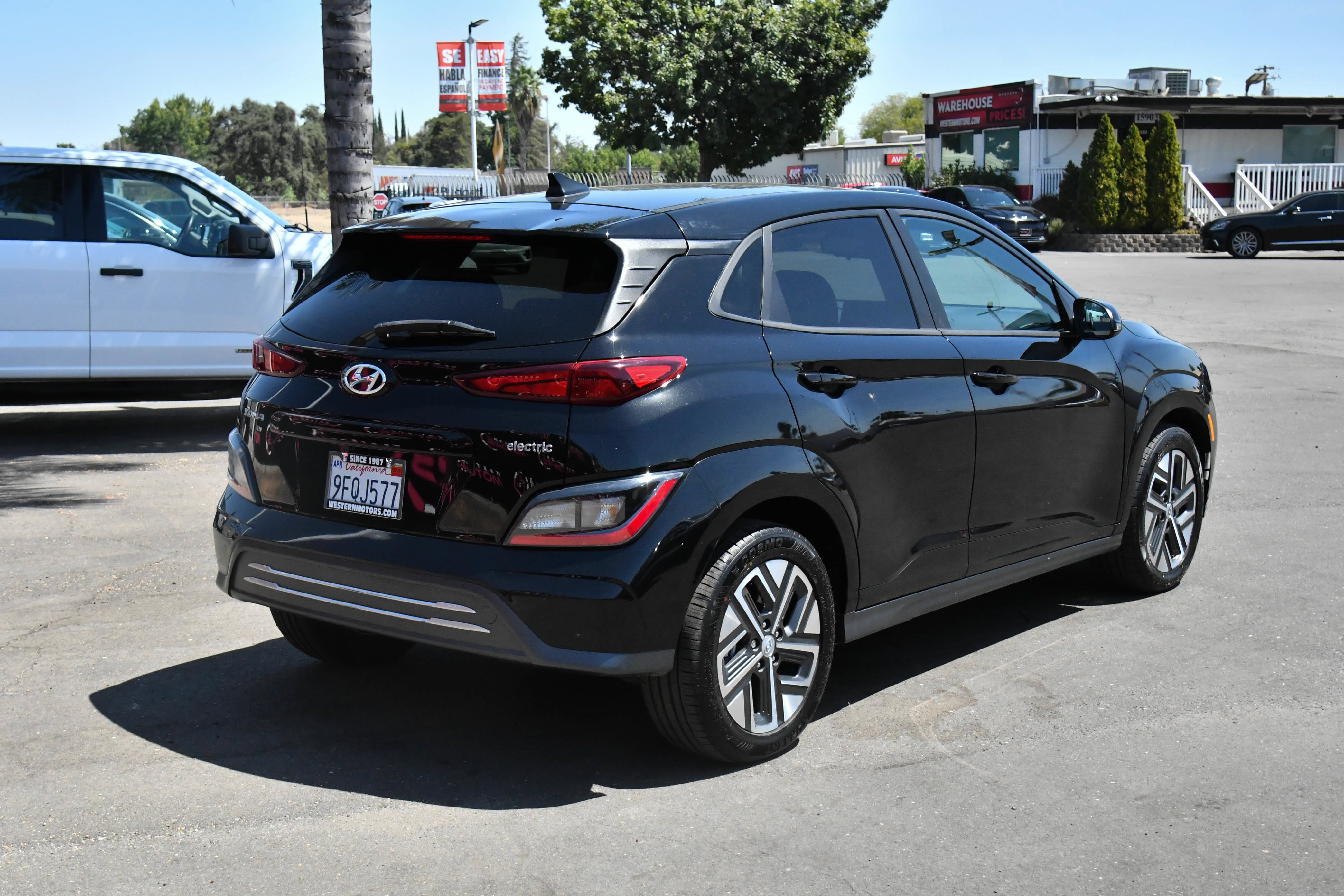 Used 2023 Hyundai Kona SE w/ Cargo Package FWD image 8