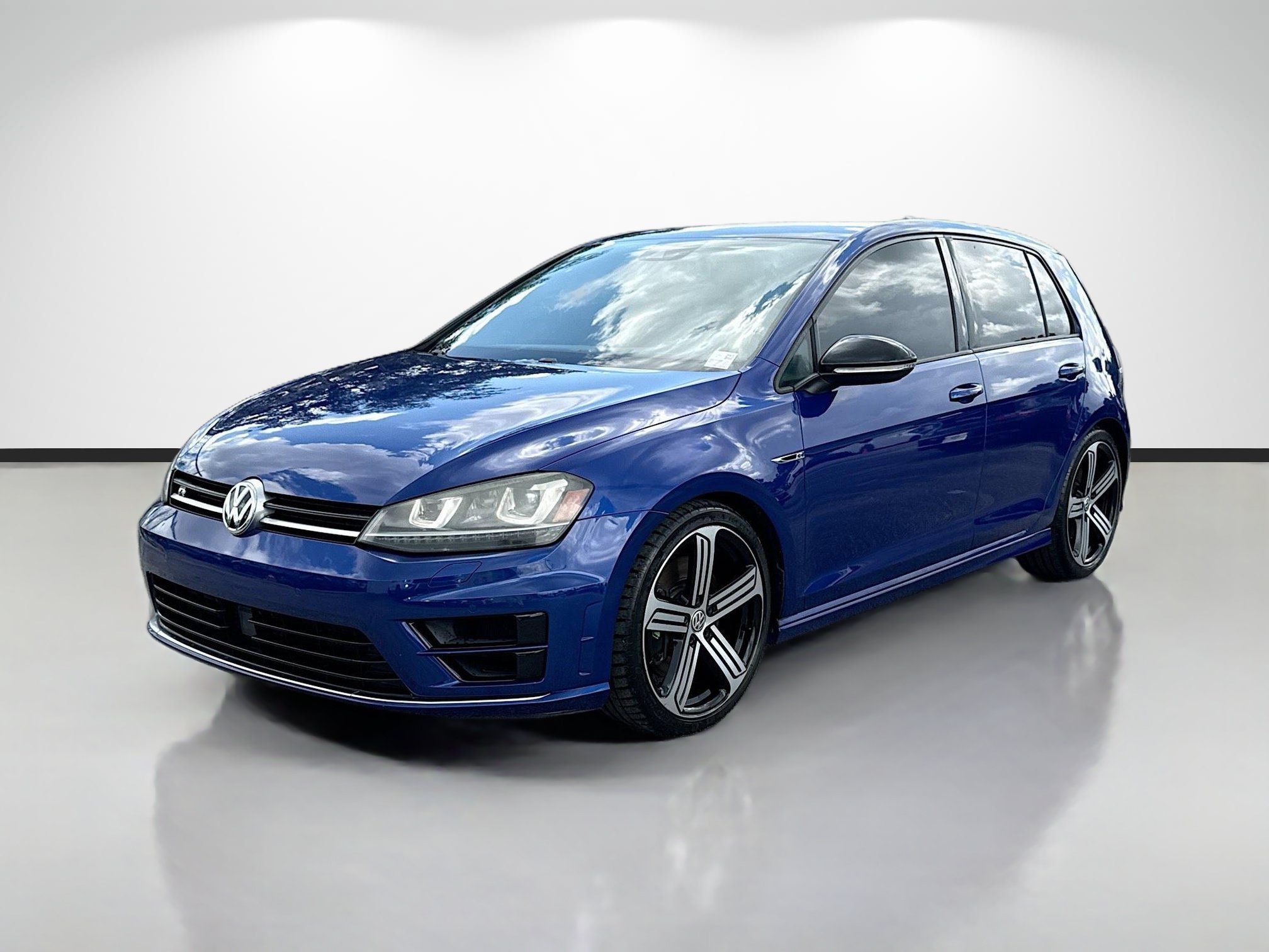 Used 2016 Volkswagen Golf R 4-Door w/ Driver Assistance Package AWD/4WD image 7