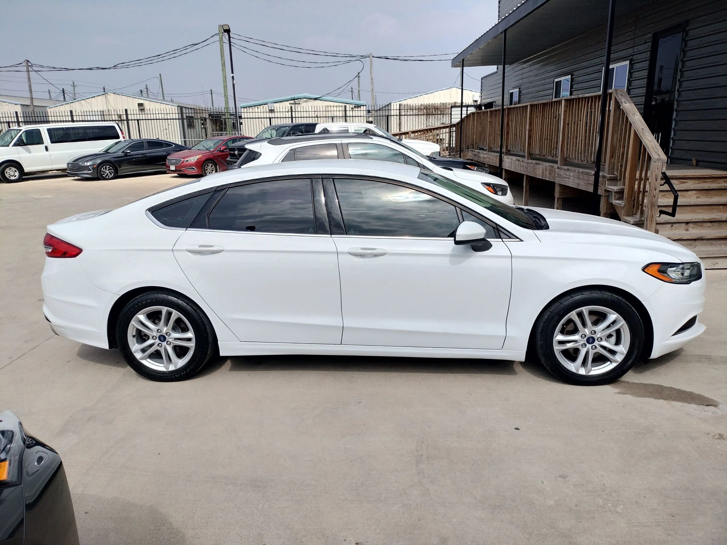 Used 2018 Ford Fusion SE w/ Fusion SE Technology Package image 9