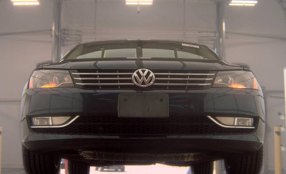 Used 2014 Volkswagen Passat TDI SE FWD image 4