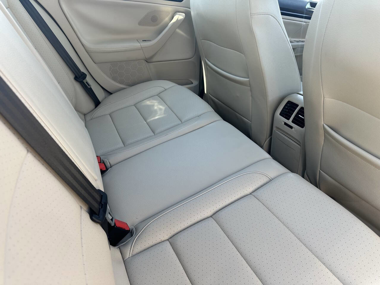 Used 2011 Volkswagen Jetta TDI w/ Wheel & Sunroof Pkg image 5