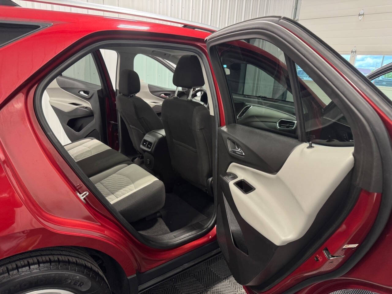 Used 2019 Chevrolet Equinox LT w/ LT True North Edition AWD/4WD image 27