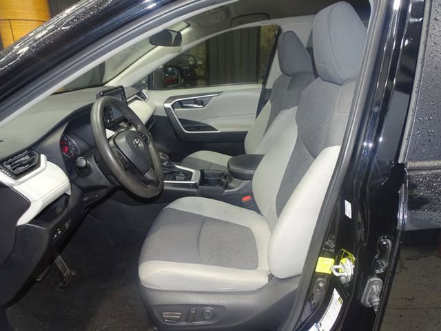 Used 2021 Toyota RAV4 XLE image 8