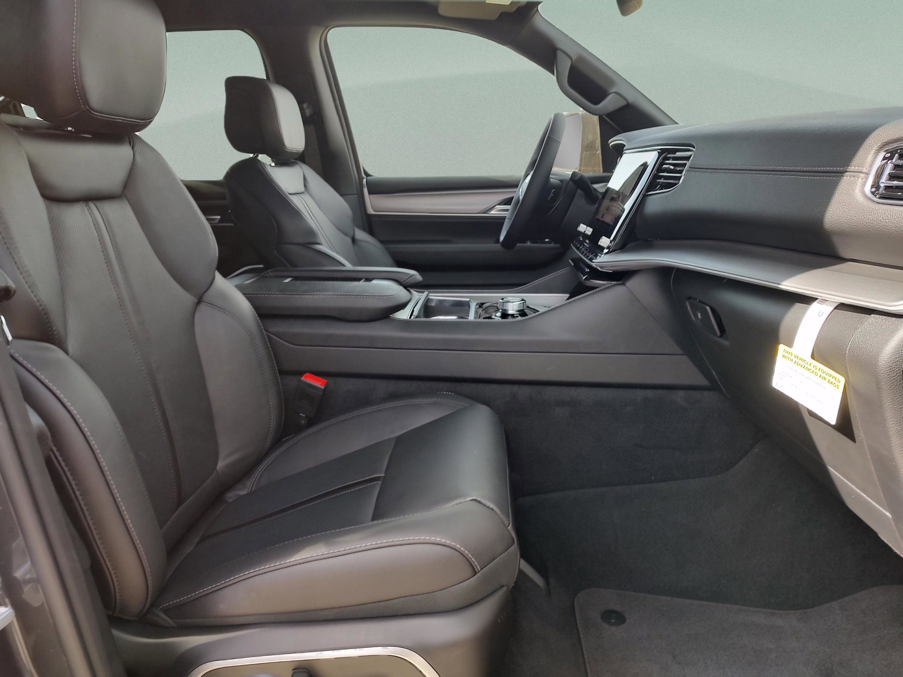 New 2025 Jeep Wagoneer 4WD image 30