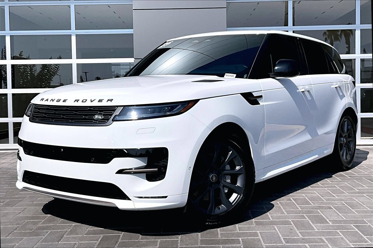 Certified 2025 Land Rover Range Rover Sport Dynamic SE AWD/4WD image 1