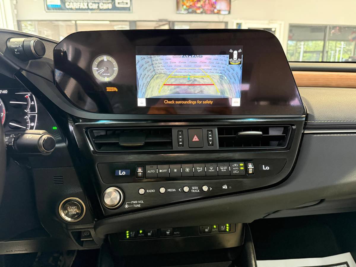 Used 2024 Lexus ES 350 w/ Premium Package FWD image 12