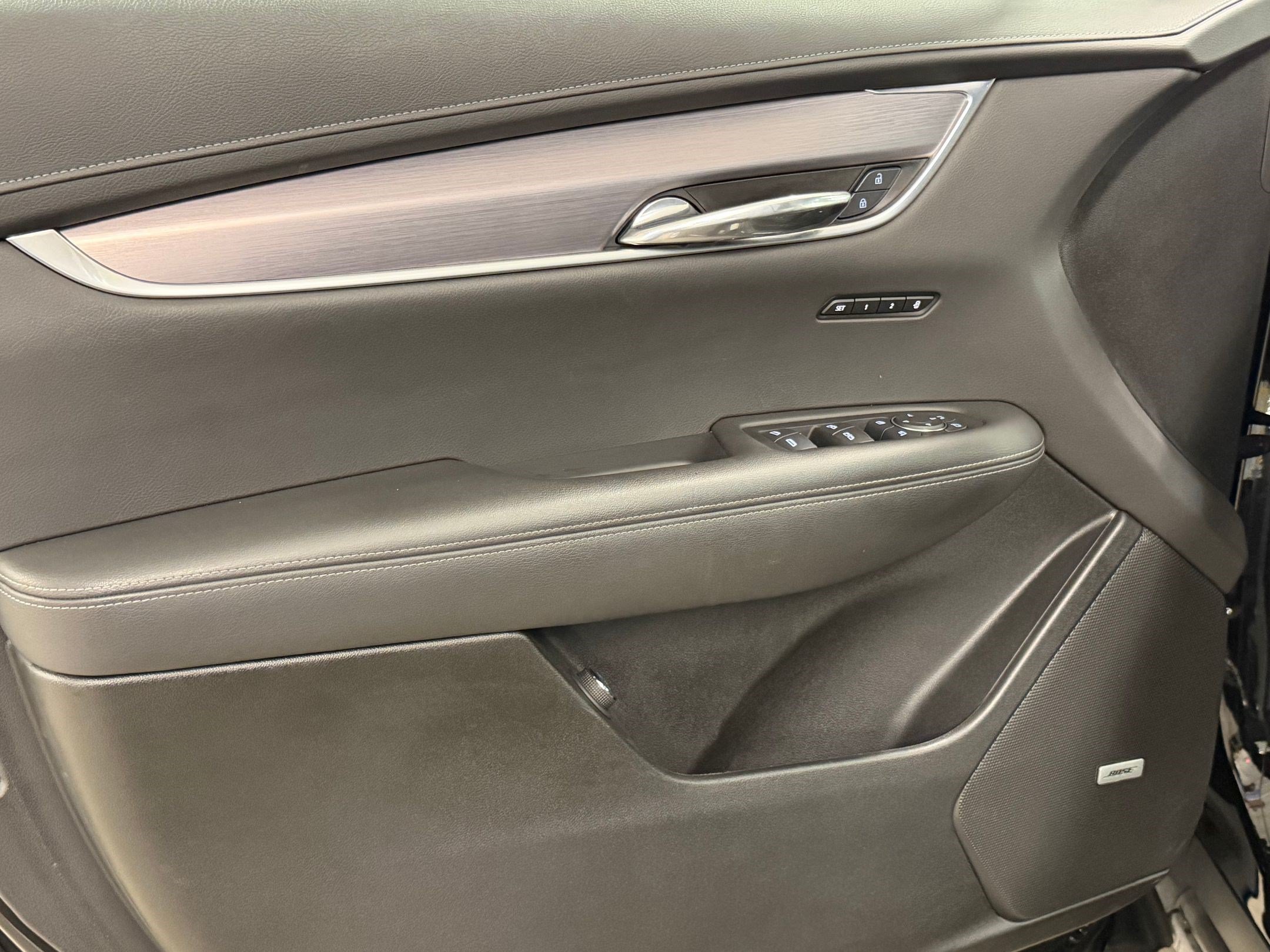 Certified 2025 Cadillac XT6 Luxury FWD image 13