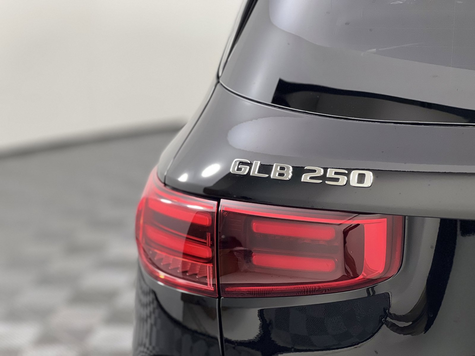 Used 2025 Mercedes-Benz GLB 250 image 13
