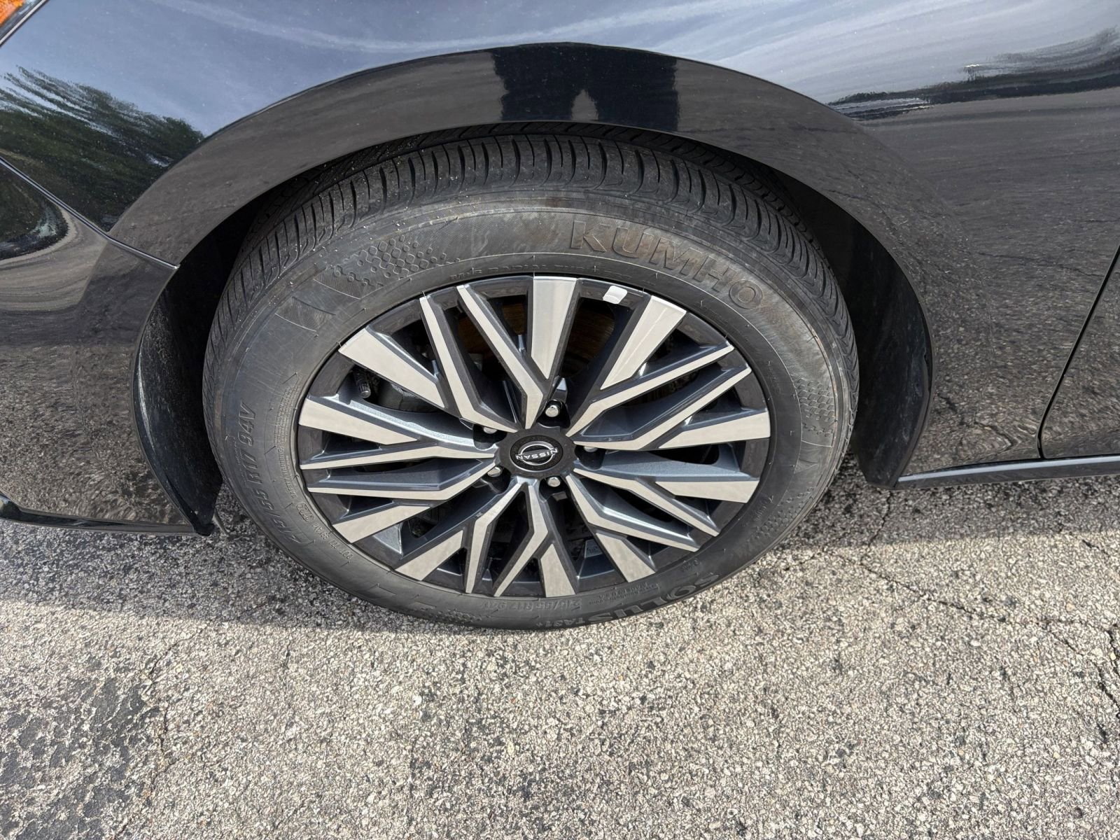 Used 2025 Nissan Altima 2.5 SV FWD image 29