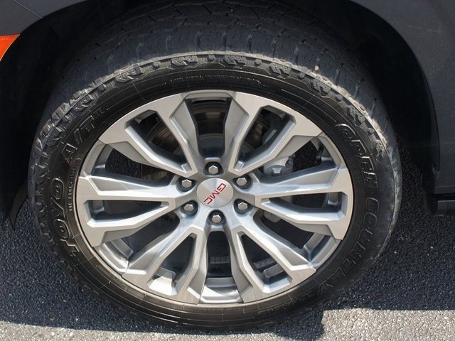 Used 2021 GMC Yukon Denali w/ Denali Premium Package image 24