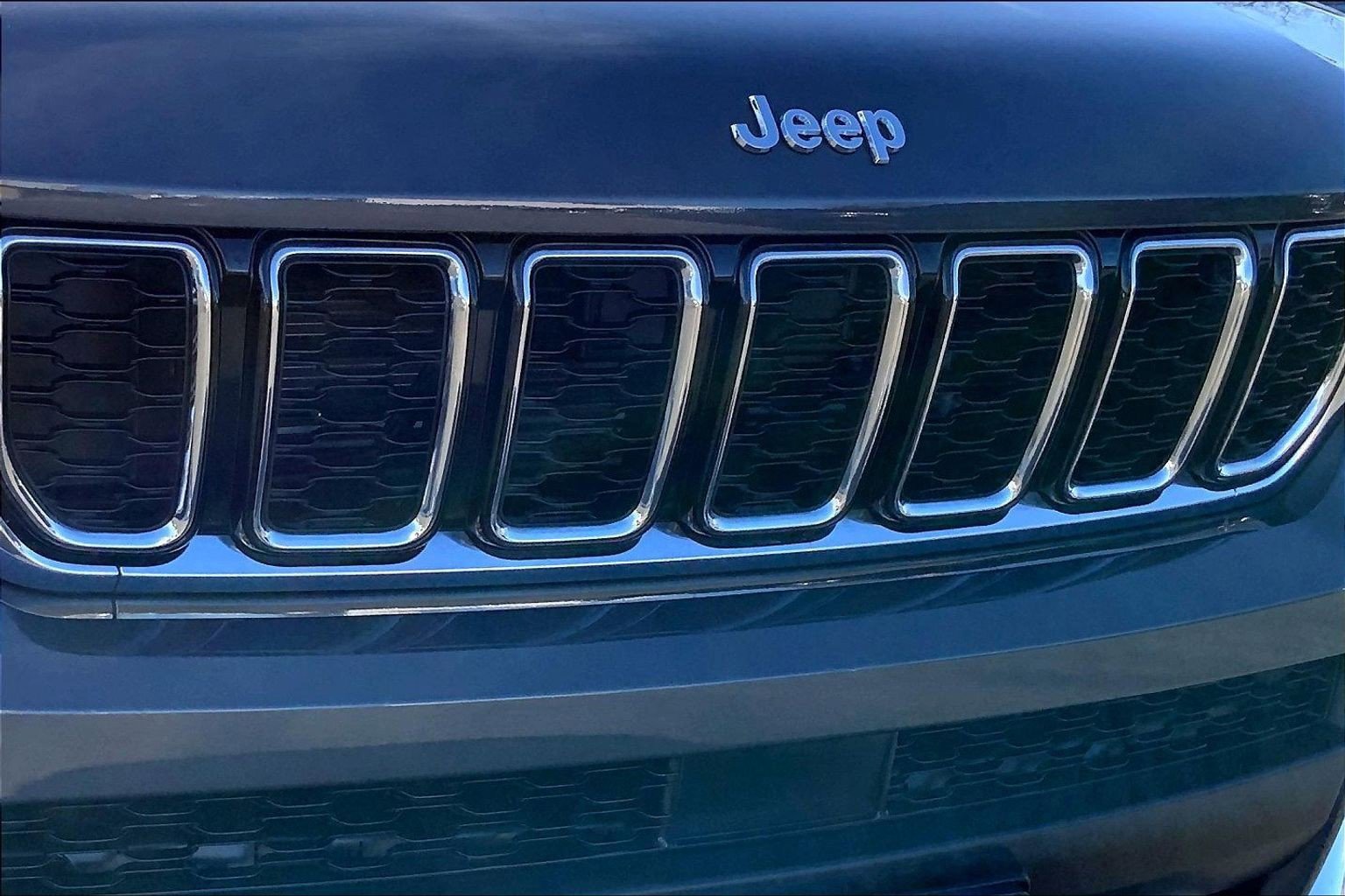 Certified 2023 Jeep Grand Cherokee L Limited w/ Trailer Tow Group (B) image 28