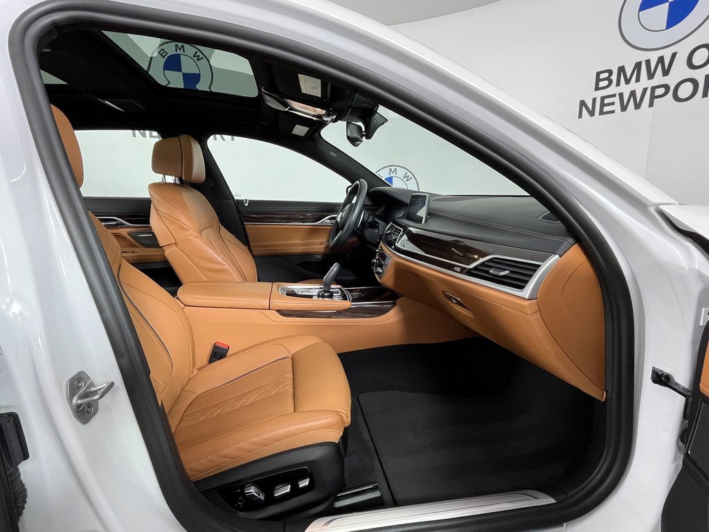 Certified 2022 BMW 750i xDrive w/ Executive Package image 24
