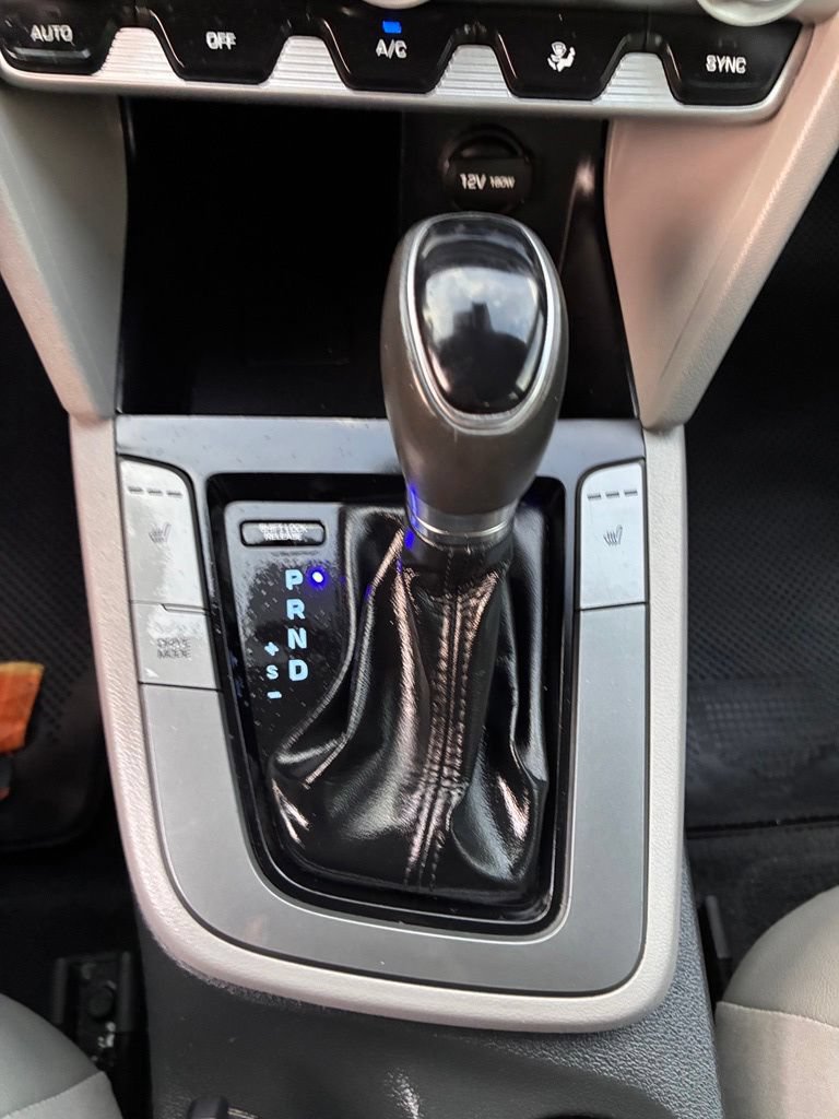 Used 2020 Hyundai Elantra Limited FWD image 35