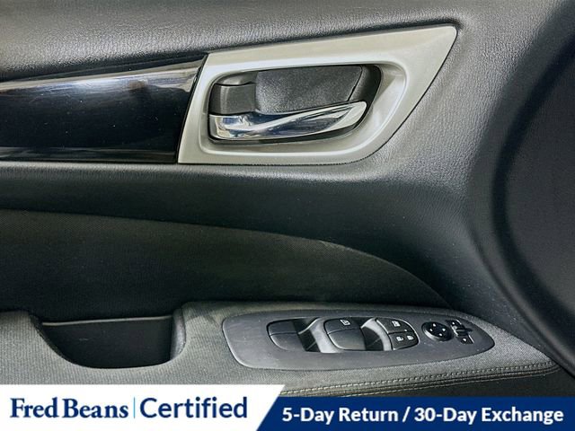 Used 2017 Nissan Pathfinder S image 19