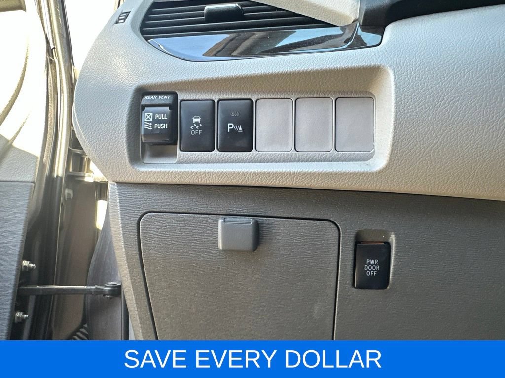 Used 2019 Toyota Sienna XLE w/ XLE Navigation Package FWD image 11