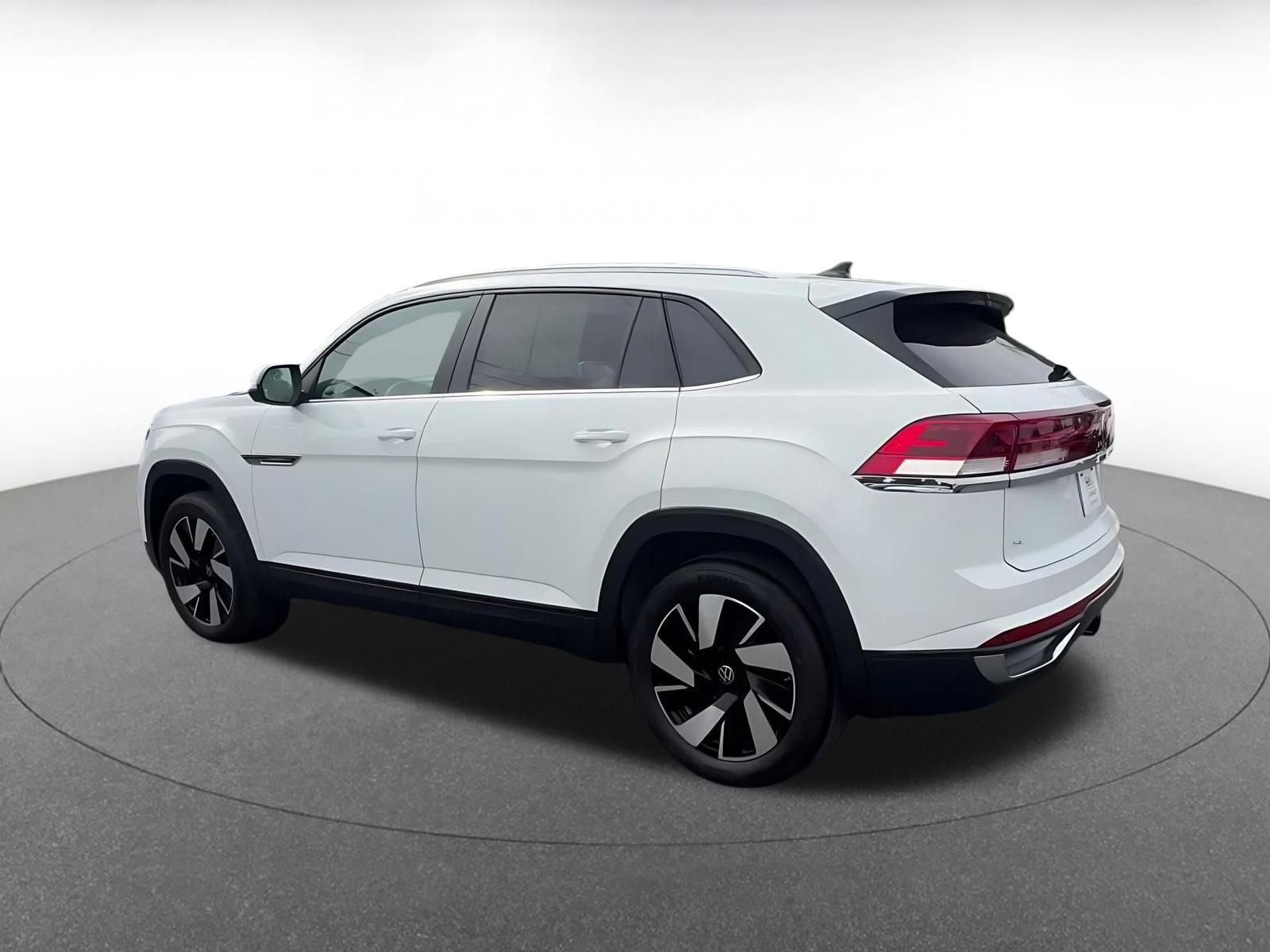 Used 2025 Volkswagen Atlas Cross Sport SE FWD image 10