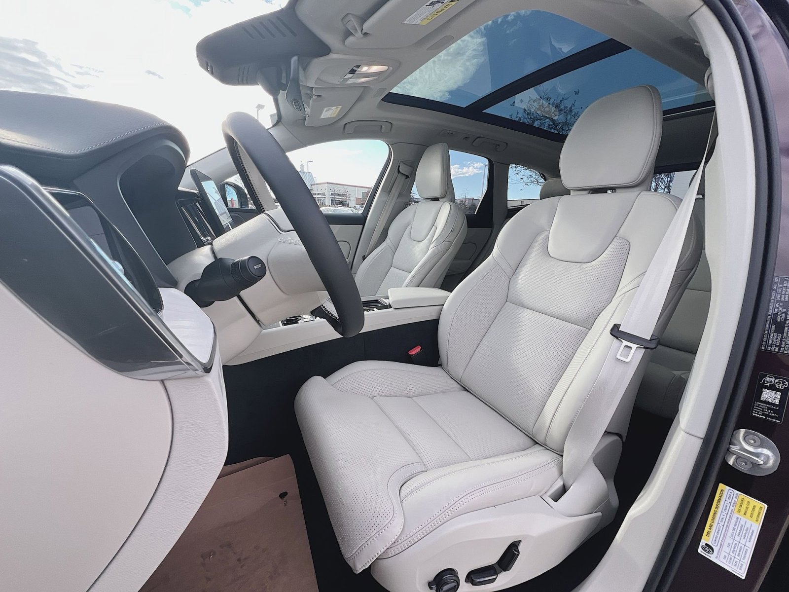 New 2026 Volvo XC60 B5 Ultra w/ Protection Package Premier image 13