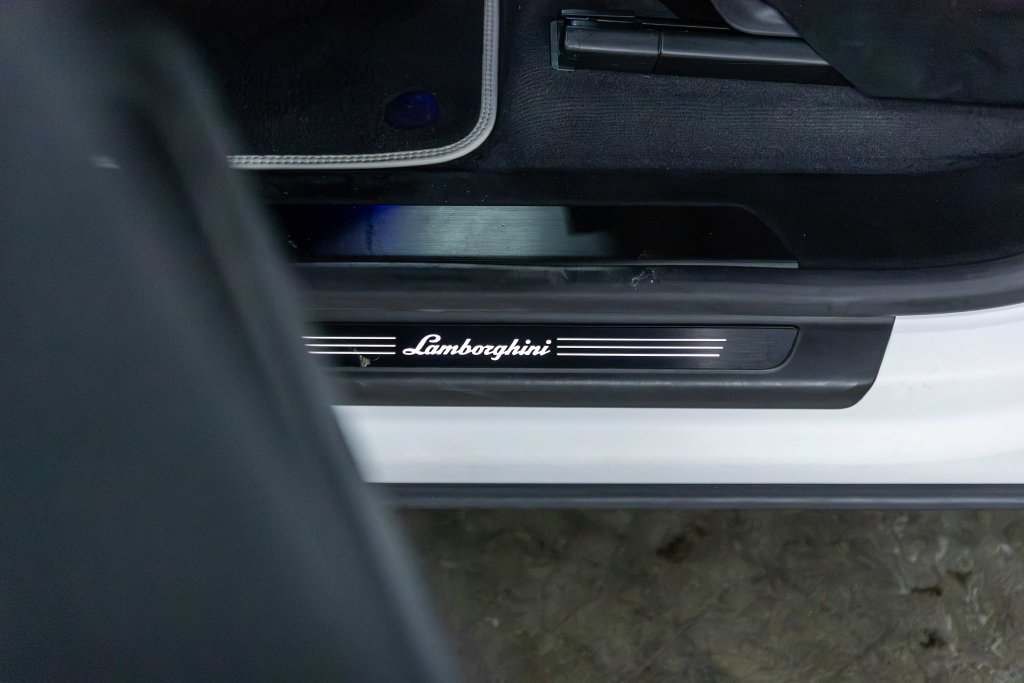Used 2023 Lamborghini Urus Performante AWD/4WD image 26