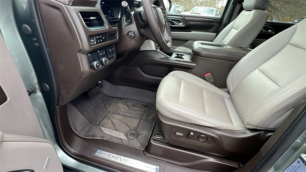 Certified 2023 Chevrolet Suburban LT w/ Luxury Package image 13