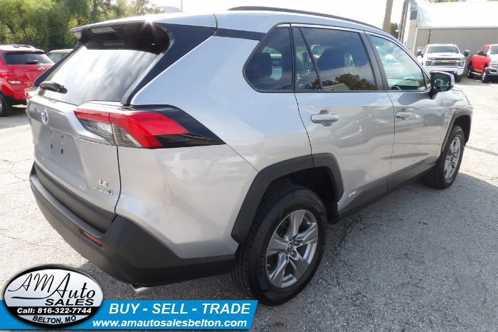 Used 2022 Toyota RAV4 LE AWD/4WD image 5