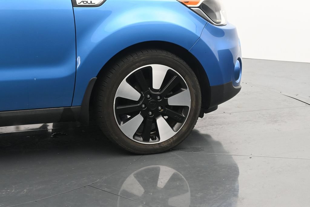 Used 2017 Kia Soul + w/ Designer's Package FWD image 11