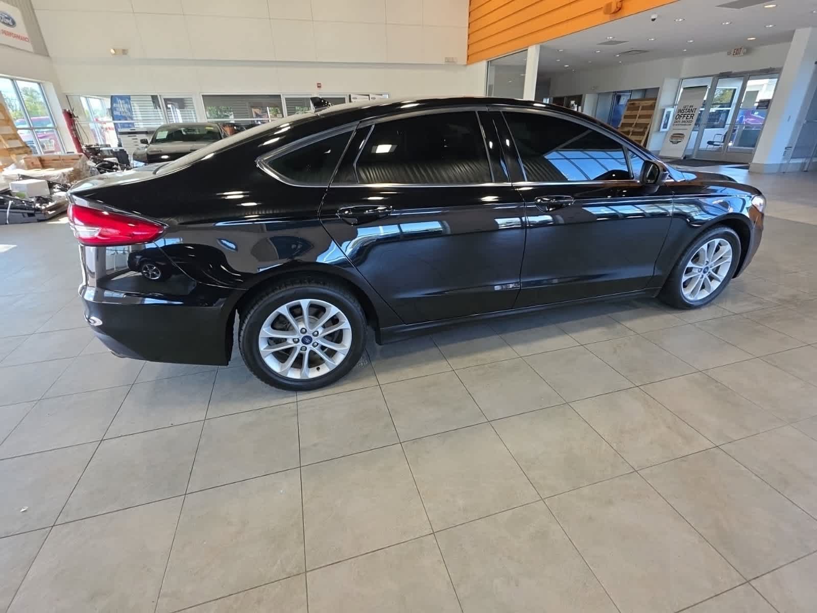 Used 2020 Ford Fusion SE FWD image 6
